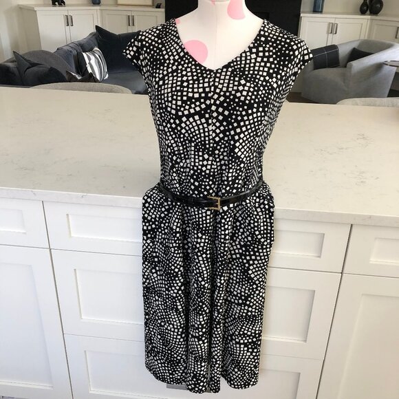 Anne Klein Cap Slv Fit & Flare Geometric Print Belted V Neck Dress Blk Wht Sz 12 - Picture 1 of 14